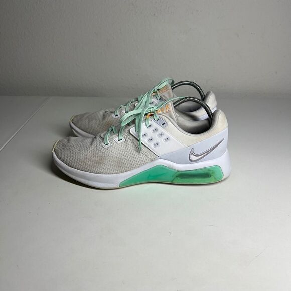 Size 9,5 Nike Air Max Bella TR 4 White Green Glow 2021 - Picture 1 of 14